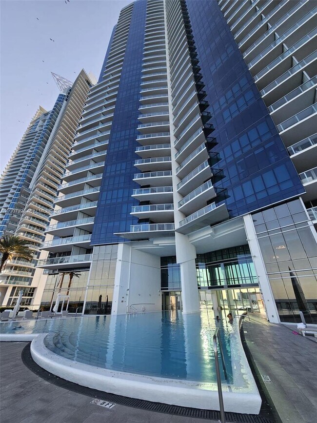 Building Photo - 17121 Collins Ave