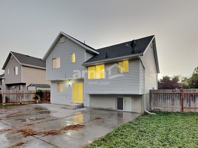 Building Photo - 1454 Fowler Ave