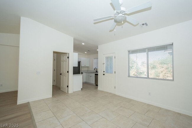 Building Photo - 2021 S Dandelion St