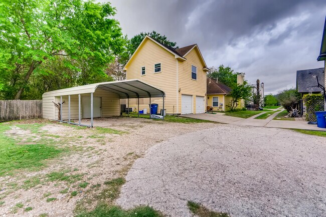 Building Photo - 2113 Thrasher Ln