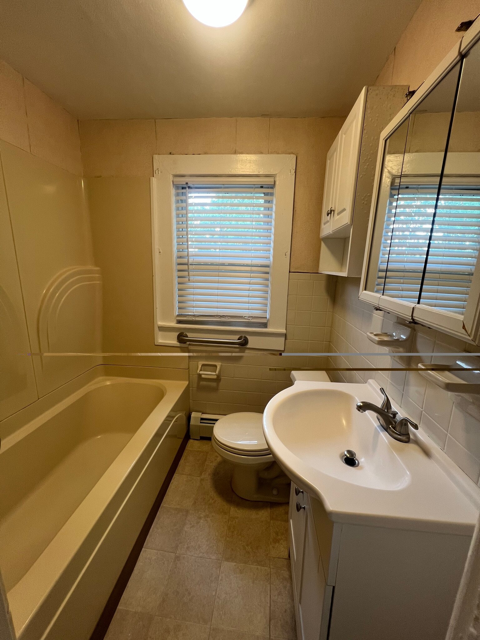 Bathroom - 149 Kanouse St