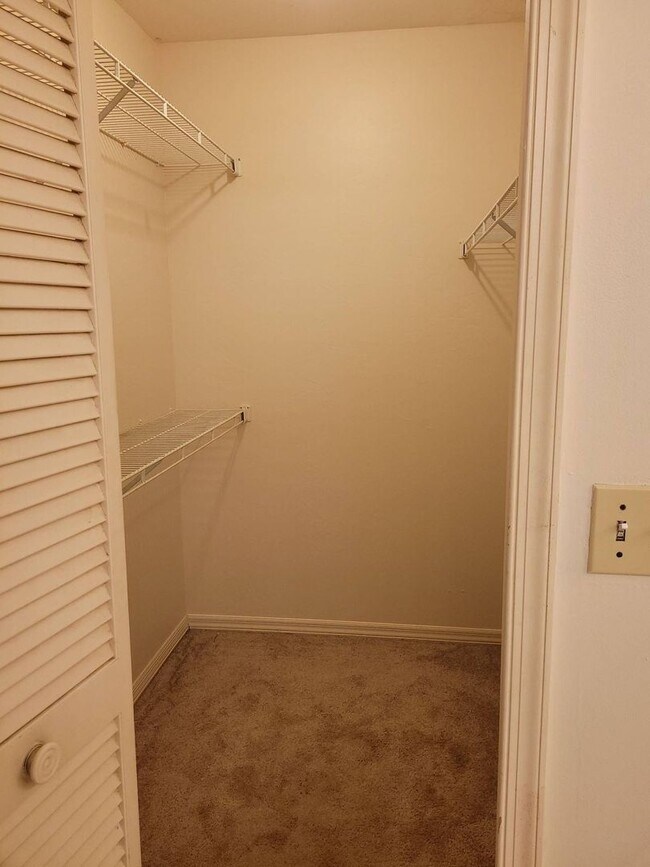 Building Photo - 3/2/2 Annual Rental available with lawn care included!!