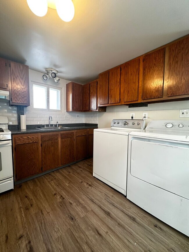 Building Photo - Move-In Ready 3 Bedroom, 1 Bathroom Home in Westland!