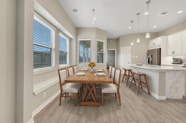 Building Photo - 7011 Winterberry Gln Ln