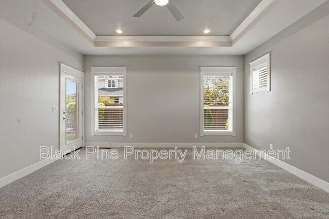 Building Photo - 3761 W Renhold Dr