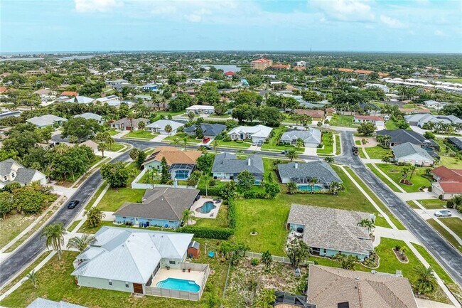 Building Photo - 405 Bayside Ln