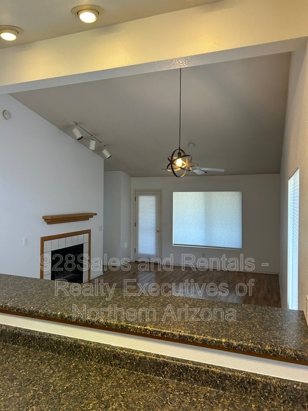 Building Photo - 6485 E Settlers Run Rd