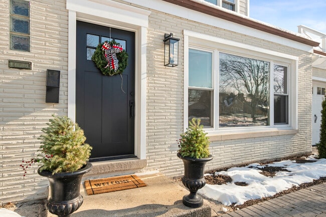 Building Photo - 141 N Peck Ave