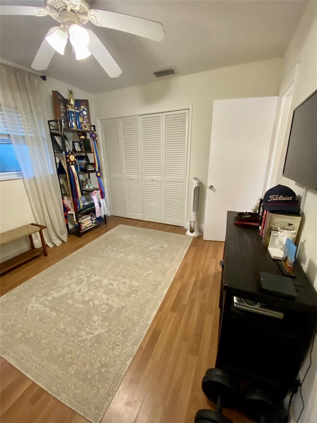 Building Photo - 2755 NE 28th Ave