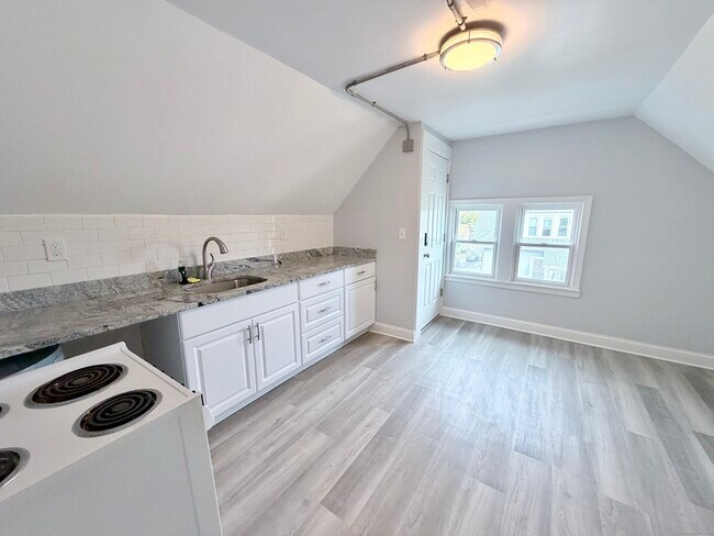 Building Photo - 35 Hillside Ave