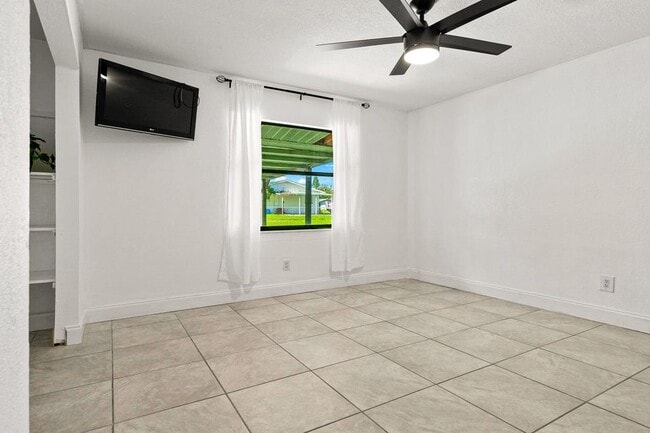 Building Photo - 2393 Victor Rd