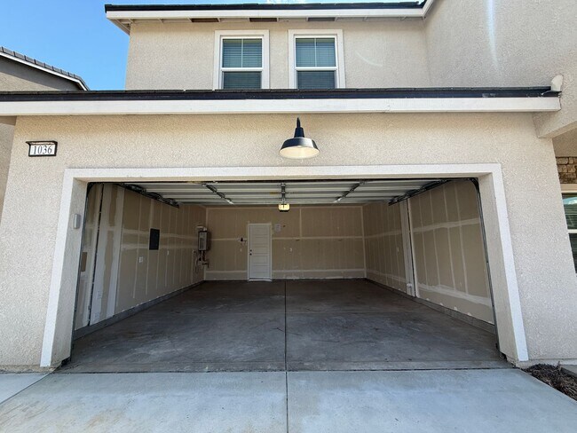 Building Photo - Brand new stunning 4-bedroom, 2.5-bathroom...