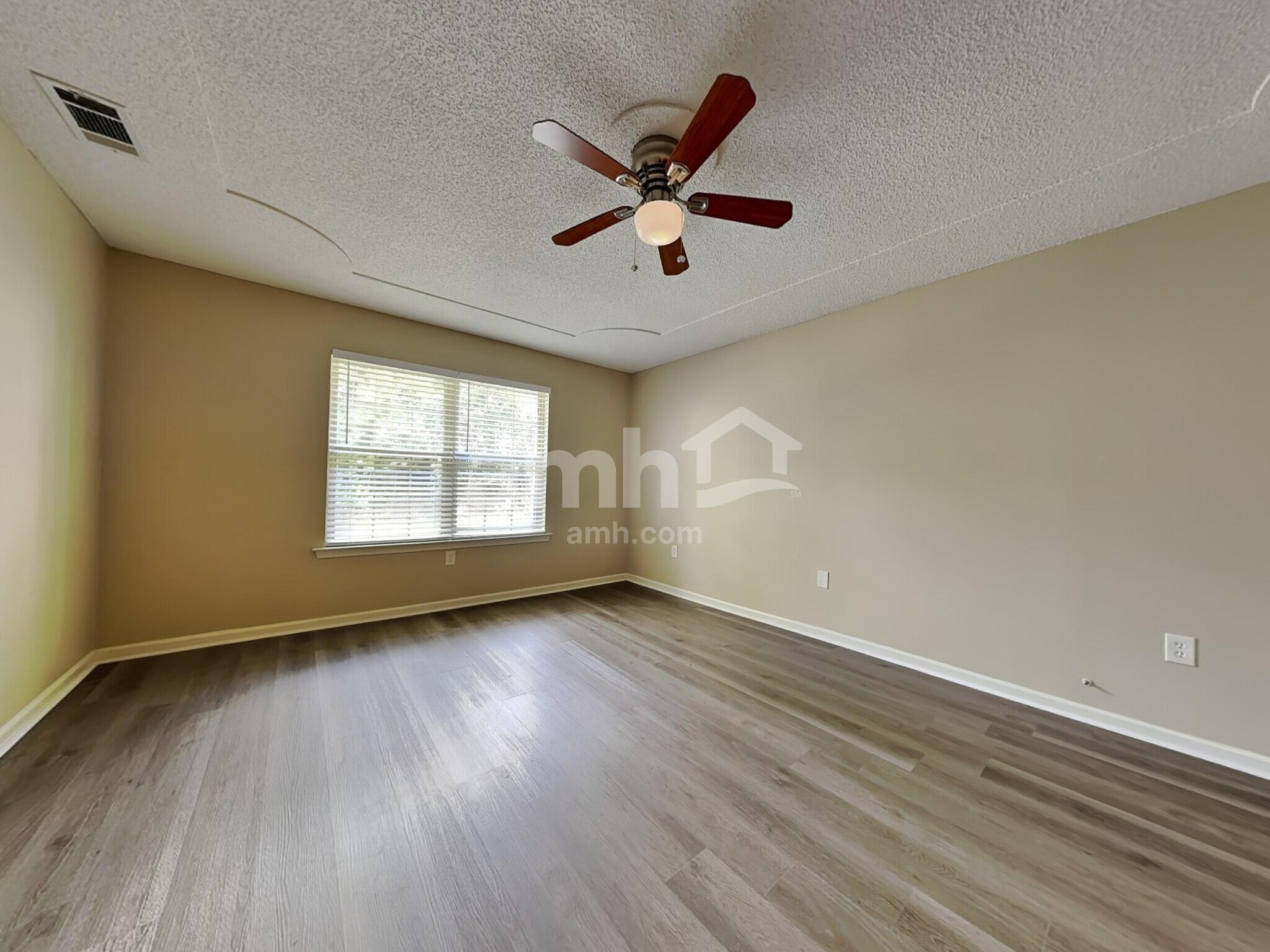 Building Photo - 138 Lions Gate Rd