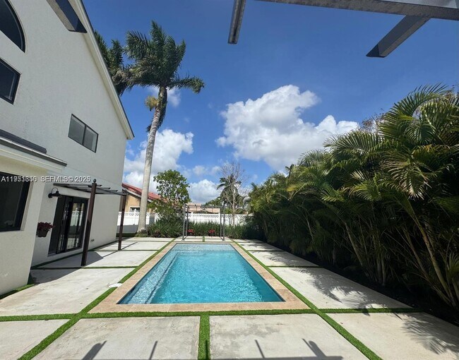 Building Photo - 20160 NW 9th Dr