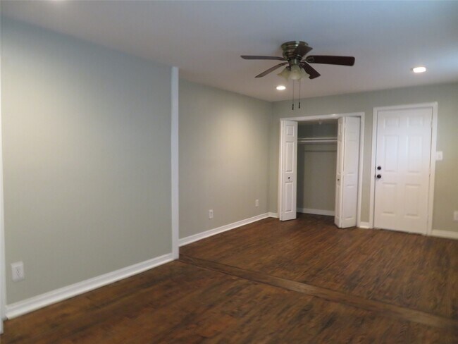 Building Photo - 5010 Walker St