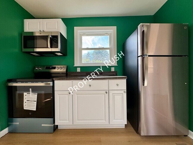 Building Photo - 32 Opal Rd