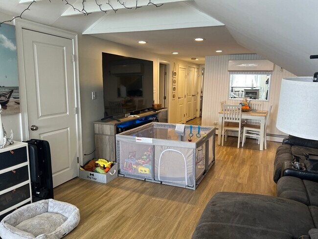 Building Photo - 50 Humphrey St