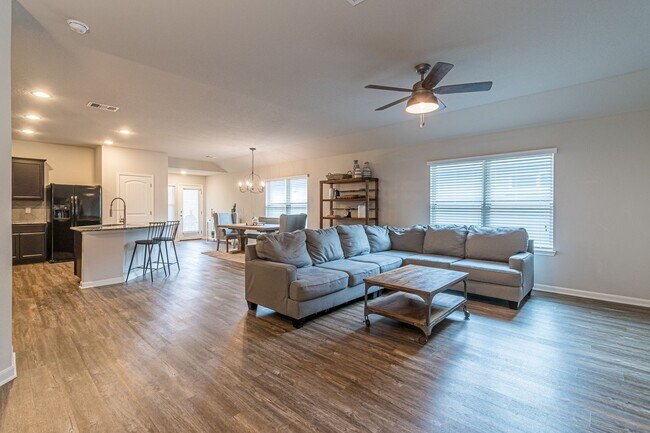 Building Photo - 2569 McCrae