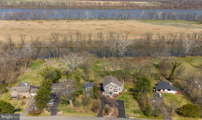 Building Photo - 19451 Youngs Cliff Rd