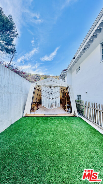 Building Photo - 1423 Floresta Pl
