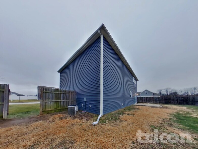 Building Photo - 3338 Deerbrook Dr