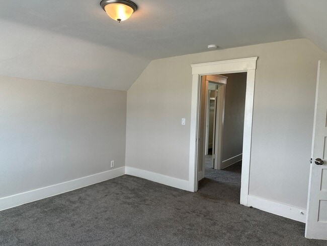 Building Photo - Newly Renovated-Victorian Style home San B...