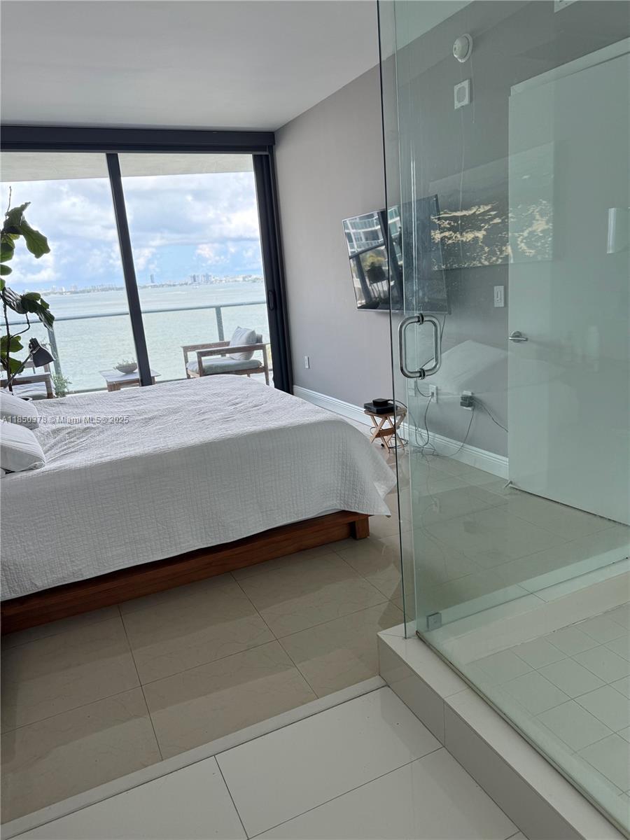 Building Photo - 460 NE 28th St