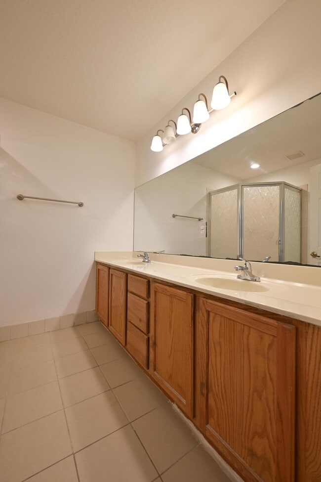 Building Photo - 2789 S Evergreen Cir