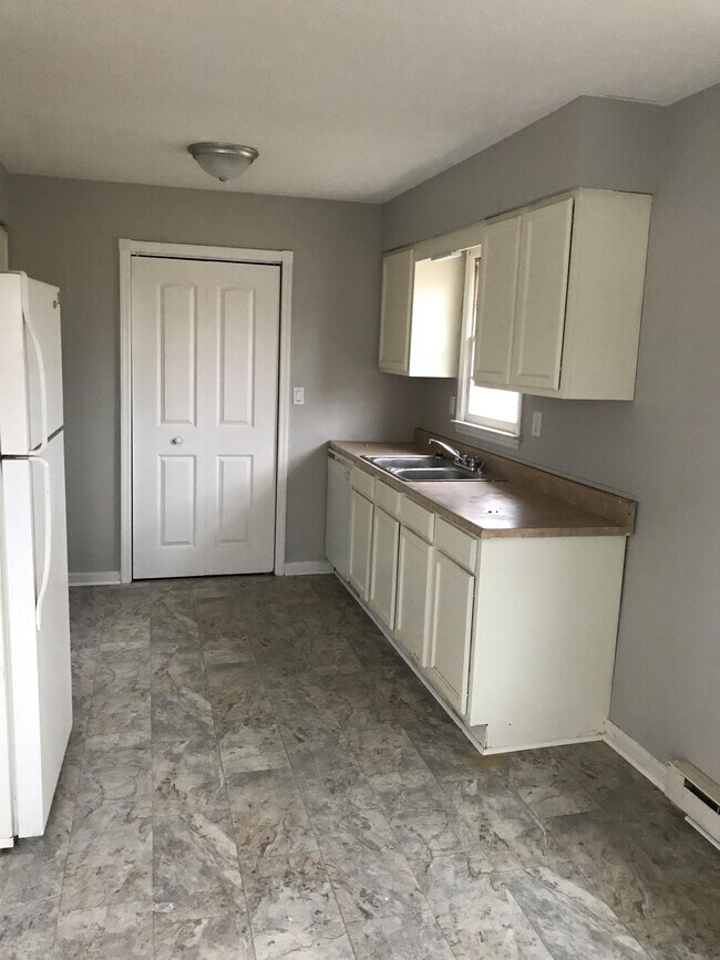 Building Photo - 242 Cherry Ln