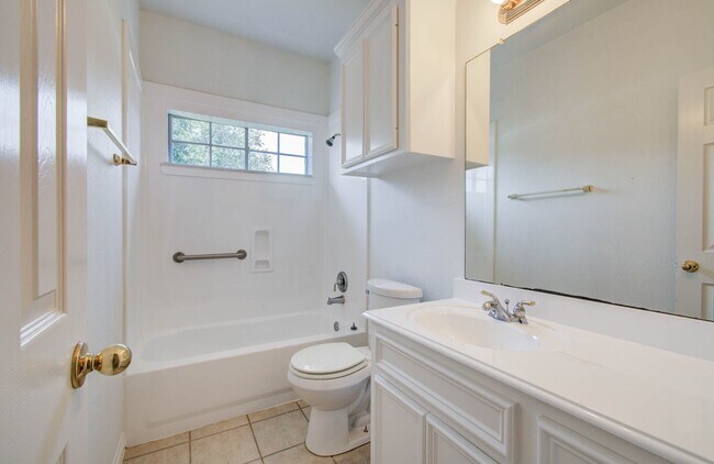 Building Photo - 2518 Trotter Dr