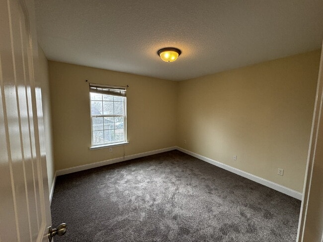 Building Photo - House for Rent