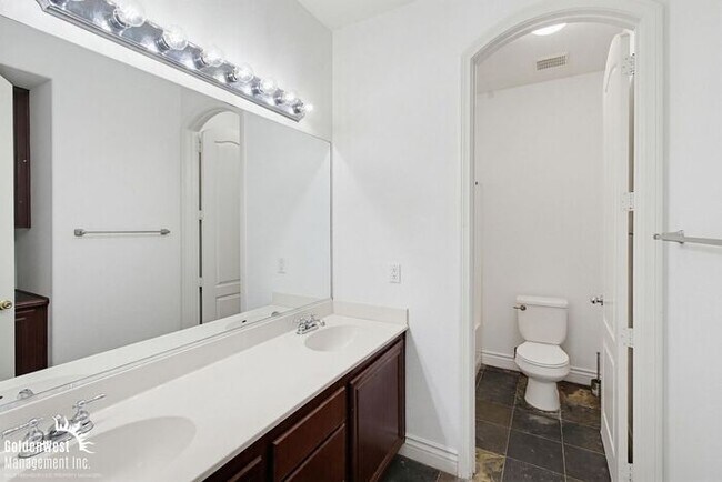 Building Photo - Elegant 5Bdm 3Ba Hilltop Home In Fallbrook!