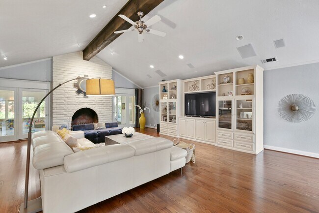 Building Photo - Jewel of Home, Large Lot,  in Wonderful Walkable Neighborhood!