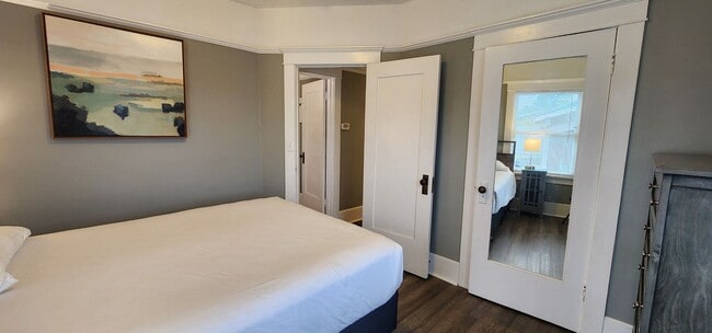Building Photo - Single Family Fully Furnished Home with Al...
