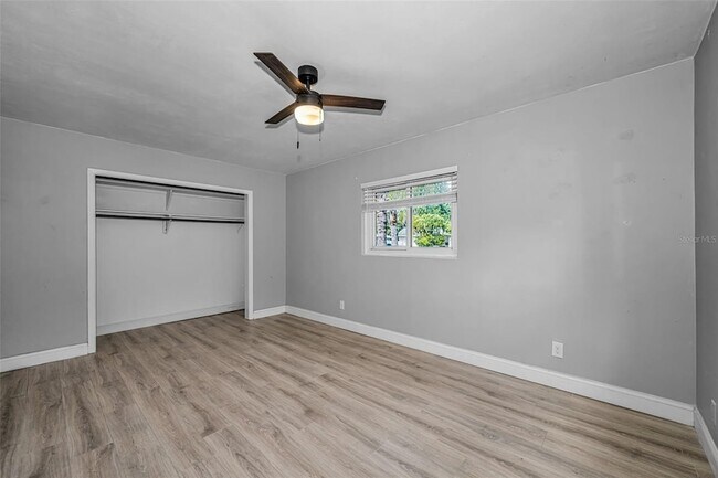 Building Photo - 839 13th Ave SW