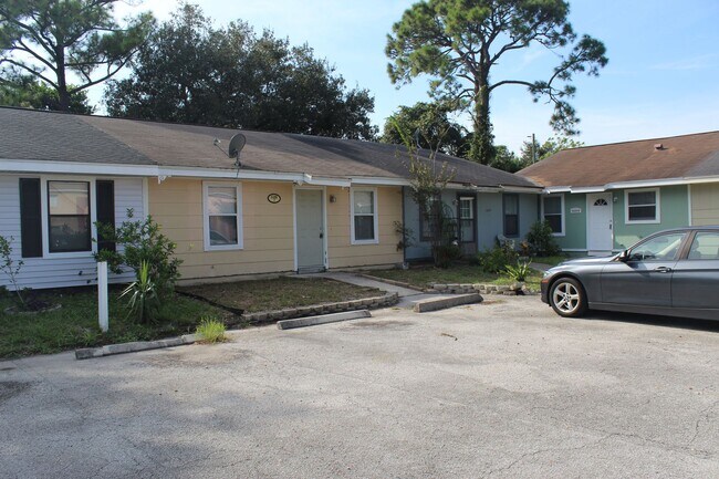 Building Photo - 2 bedroom 2 bath