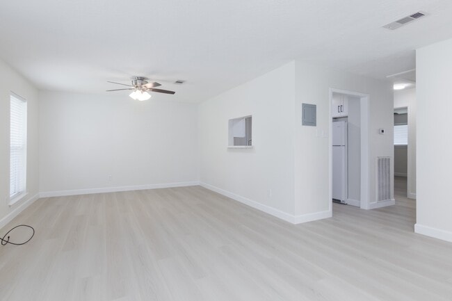 Building Photo - 1007 Cedar St