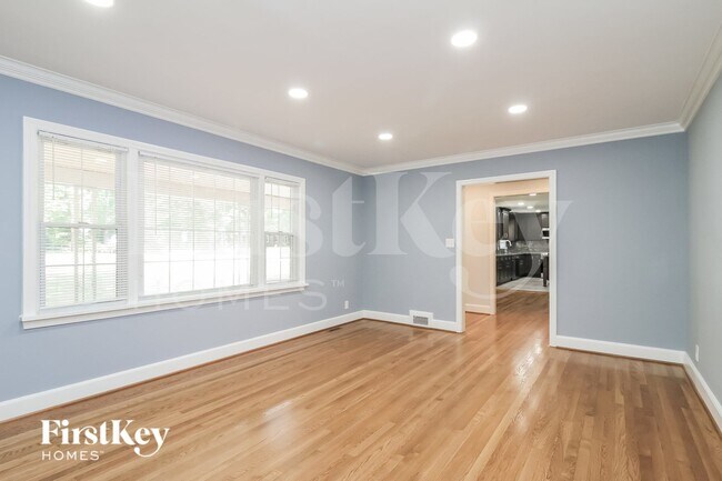 Building Photo - 1085 N Peace Haven Rd