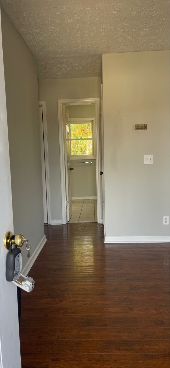 Building Photo - 1050 Scarlett Ln