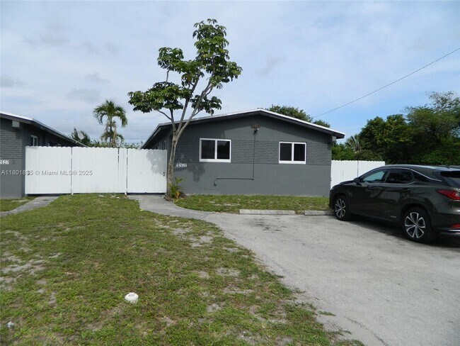 Building Photo - 2620 NW 18th Terrace