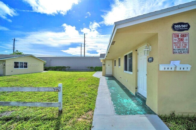 Building Photo - 367 Phippen Waiters Rd