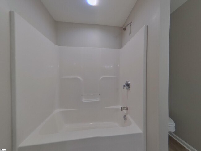 Building Photo - 211 Boxwood Ln