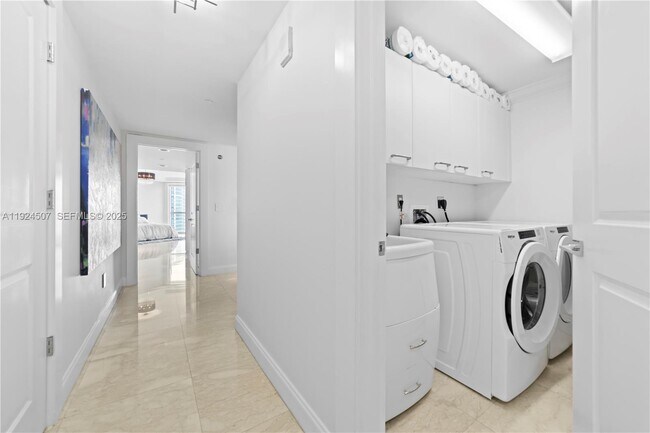 Building Photo - 3101 S Ocean Dr