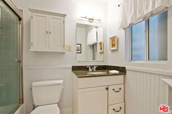 Building Photo - 619 N Plymouth Blvd