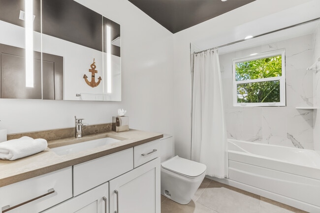 Building Photo - 165 1st St E