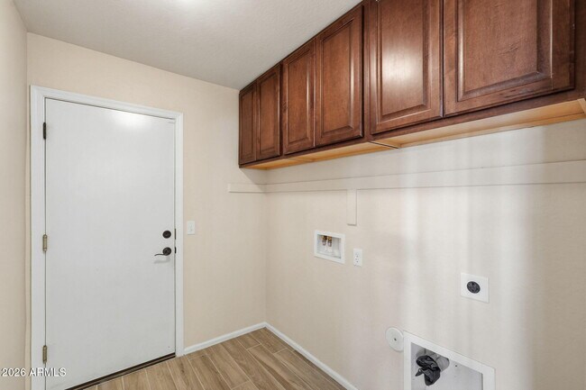 Building Photo - 1006 S Deerfield Ln