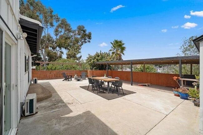 Building Photo - Spacious Remodeled Home with Separate Apar...