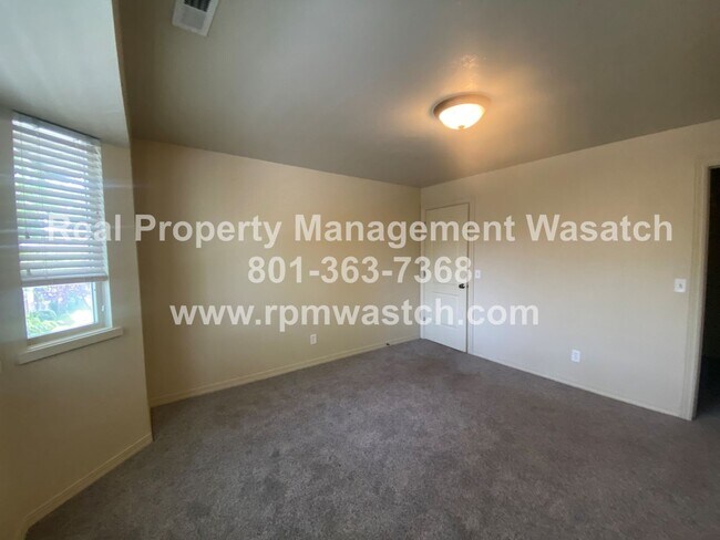 Building Photo - Come See This Great 2 Bedroom 1 Bath Condo In Salt Lake City!