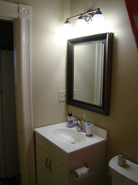 Building Photo - 206 Jewett St