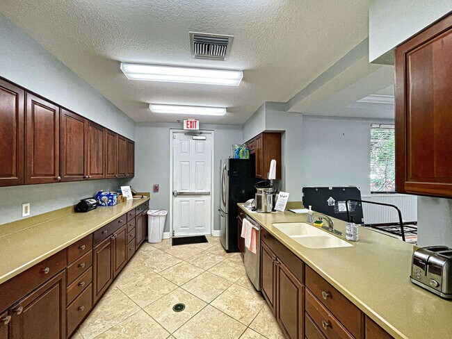 Building Photo - Stoneybrook at Venice; 4bd/2ba home
